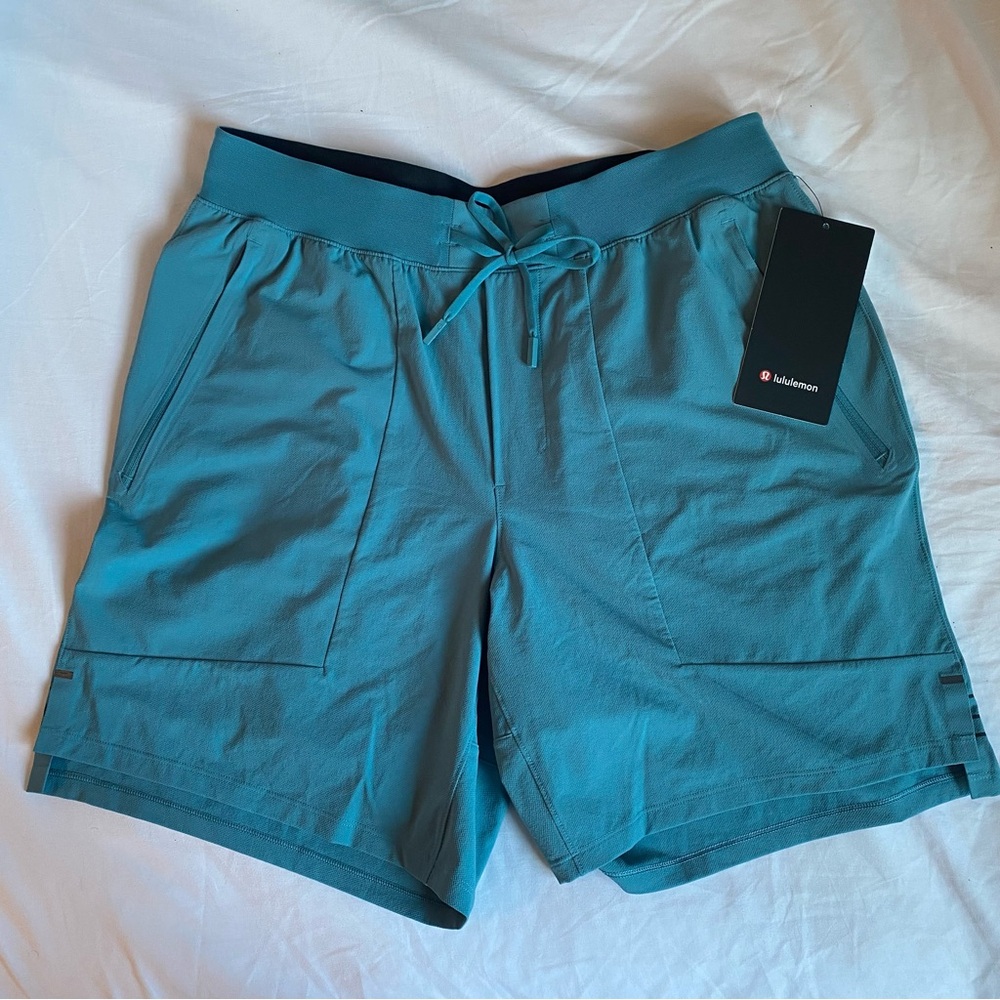 lululemon athletica Men's Blue Athletic Training Shorts 7” | L